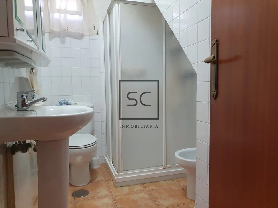 Casa con patio y finca anexada en neda, neda