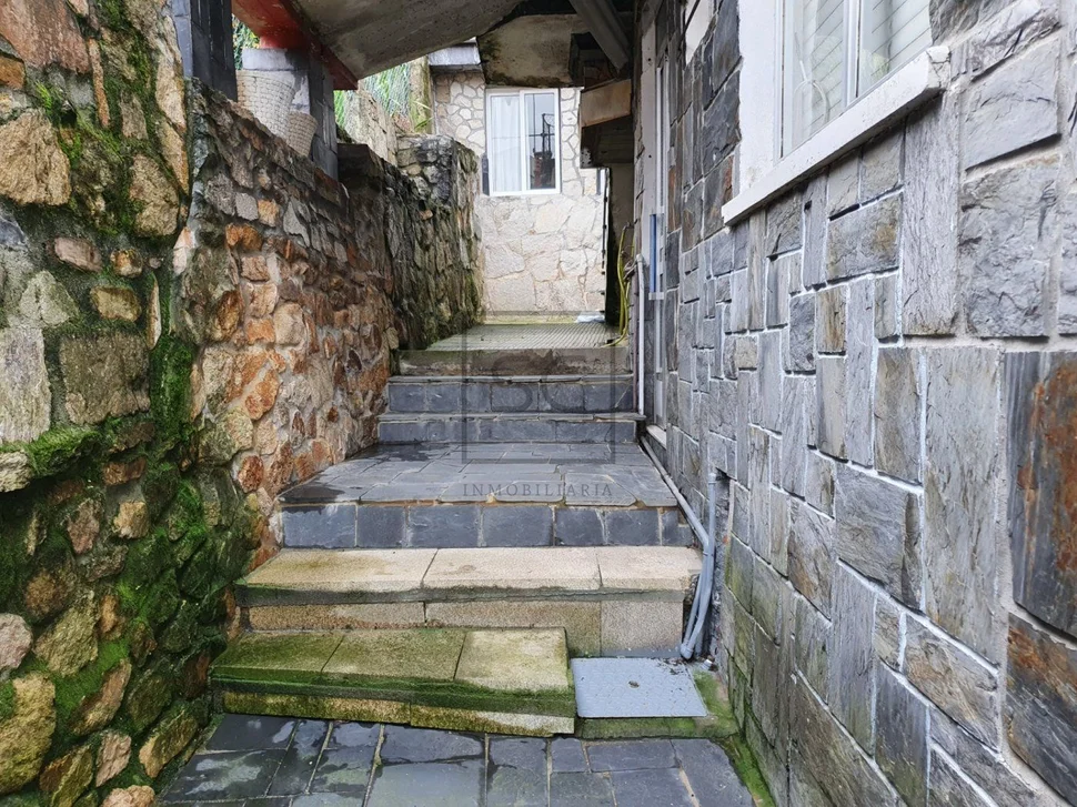 Casa con vistas y finca en el centro, pontedeume