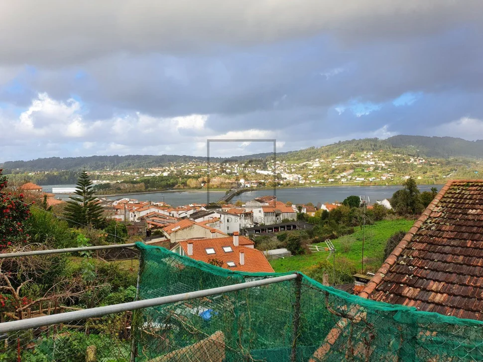 Casa con vistas y finca en el centro, pontedeume