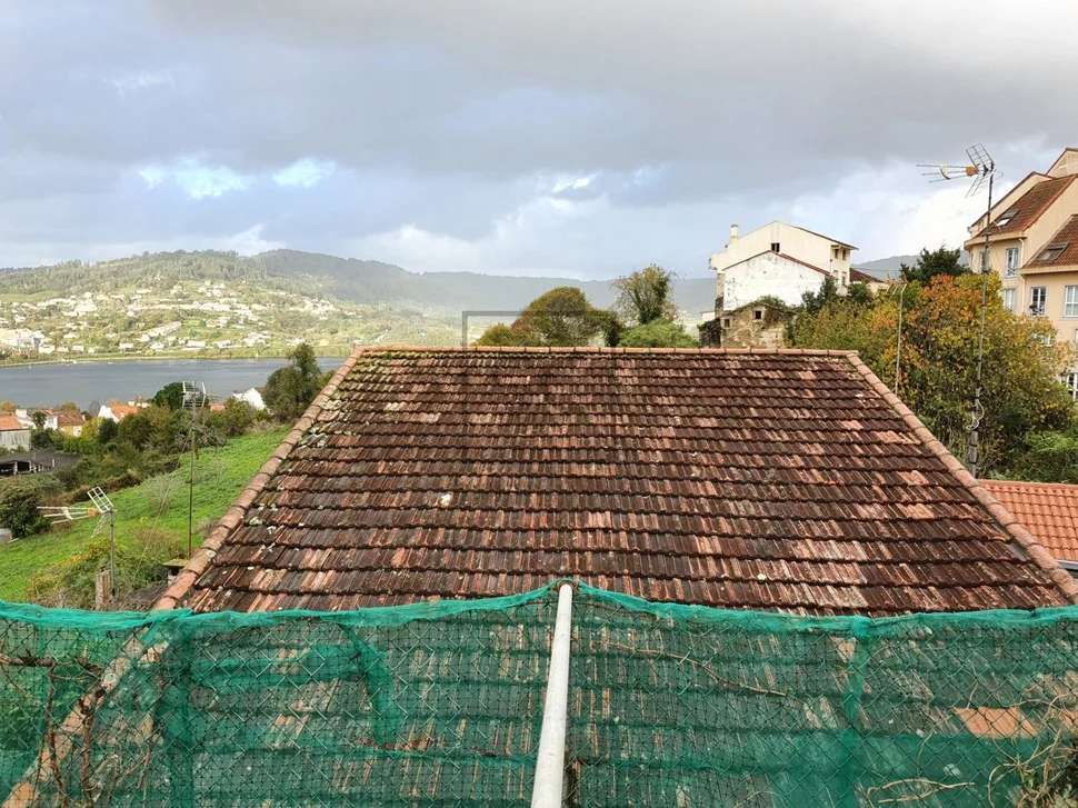 Casa con vistas y finca en el centro, pontedeume