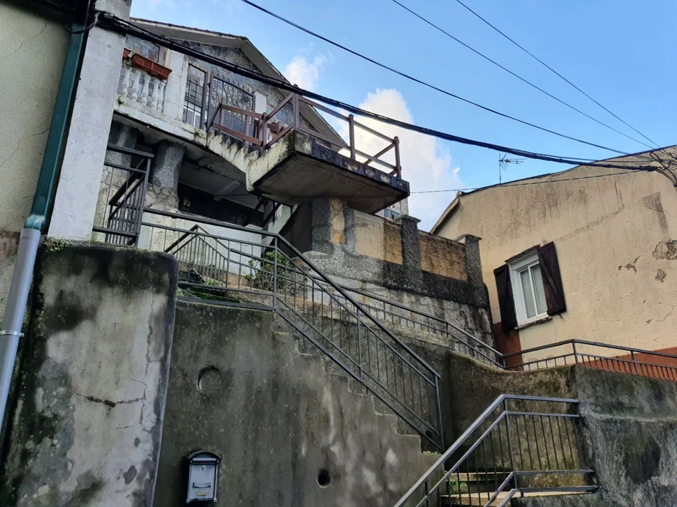Casa con vistas y finca en el centro, pontedeume