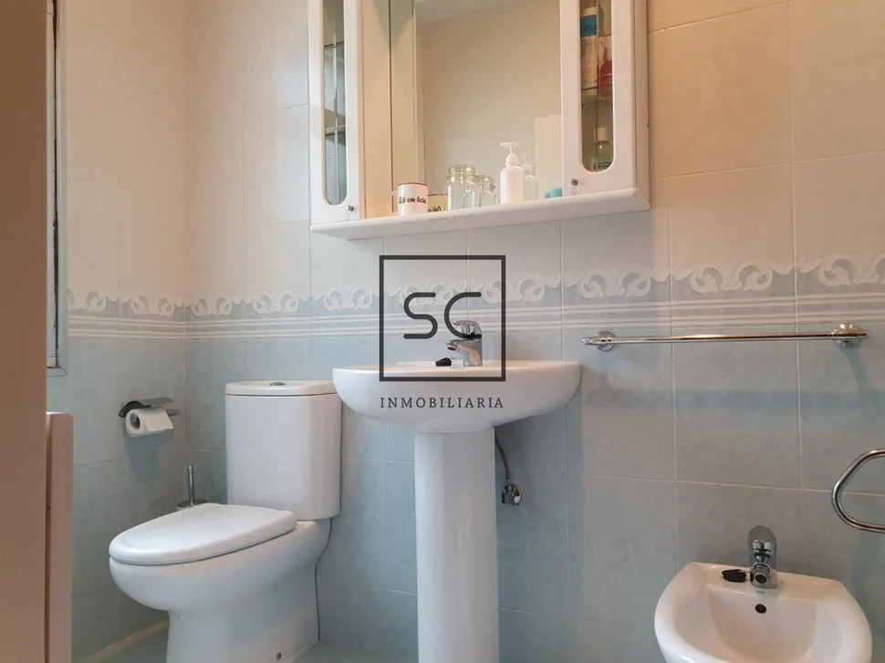 Casa con finca y bodega en maniños, fene