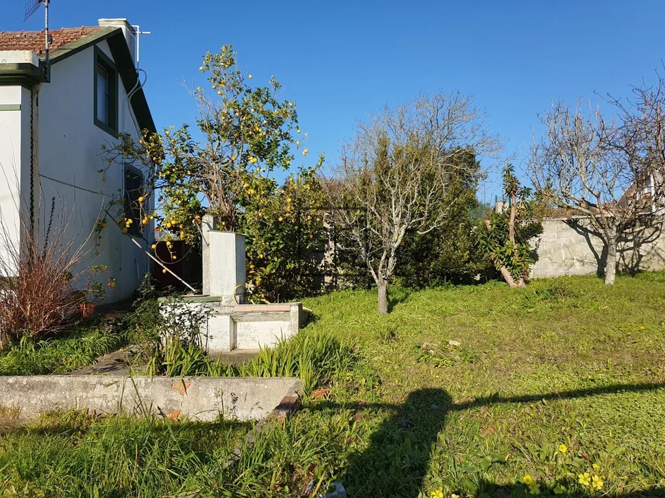 Casa con finca y bodega en maniños, fene