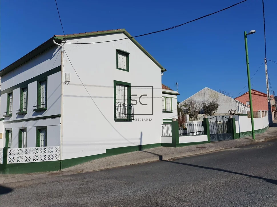 Casa con finca y bodega en maniños, fene