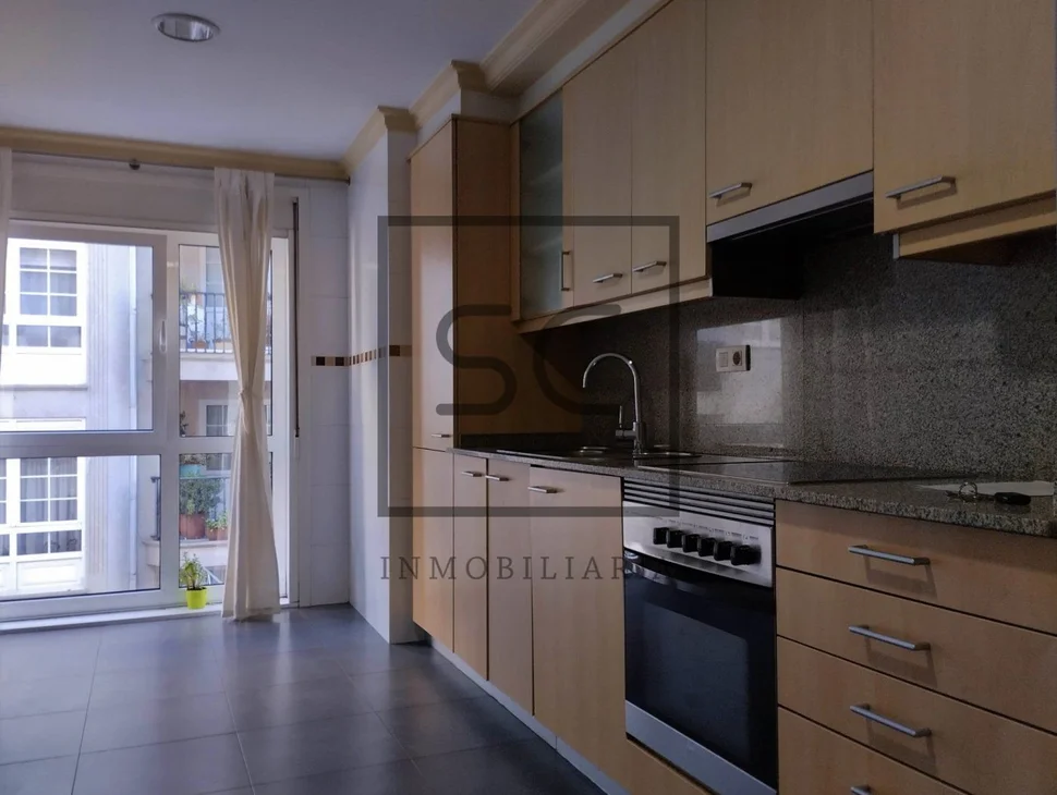 Piso muy amplio con ascensor, garaje y trastero