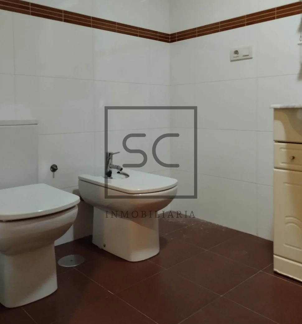 Piso muy amplio con ascensor, garaje y trastero