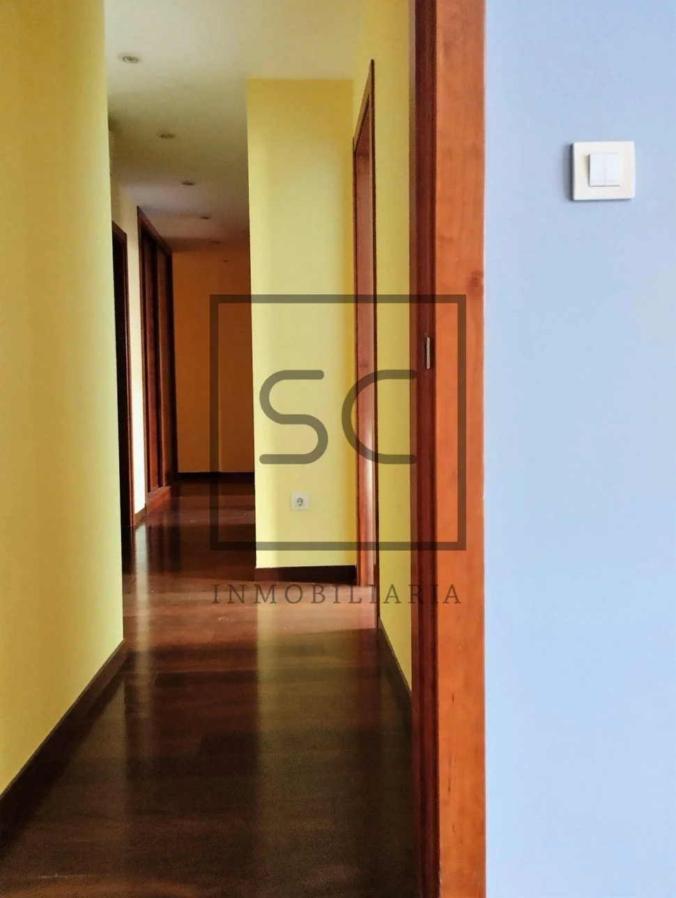 Piso muy amplio con ascensor, garaje y trastero