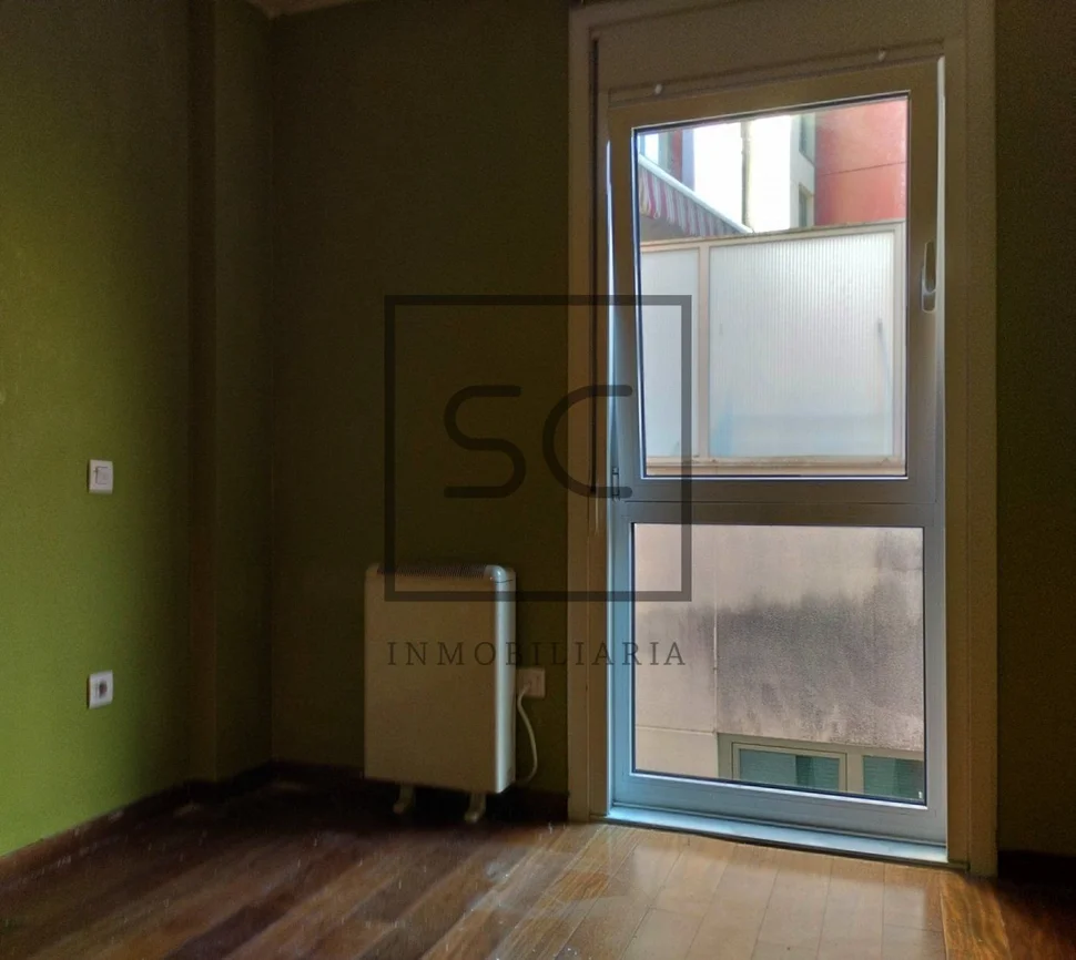 Piso muy amplio con ascensor, garaje y trastero