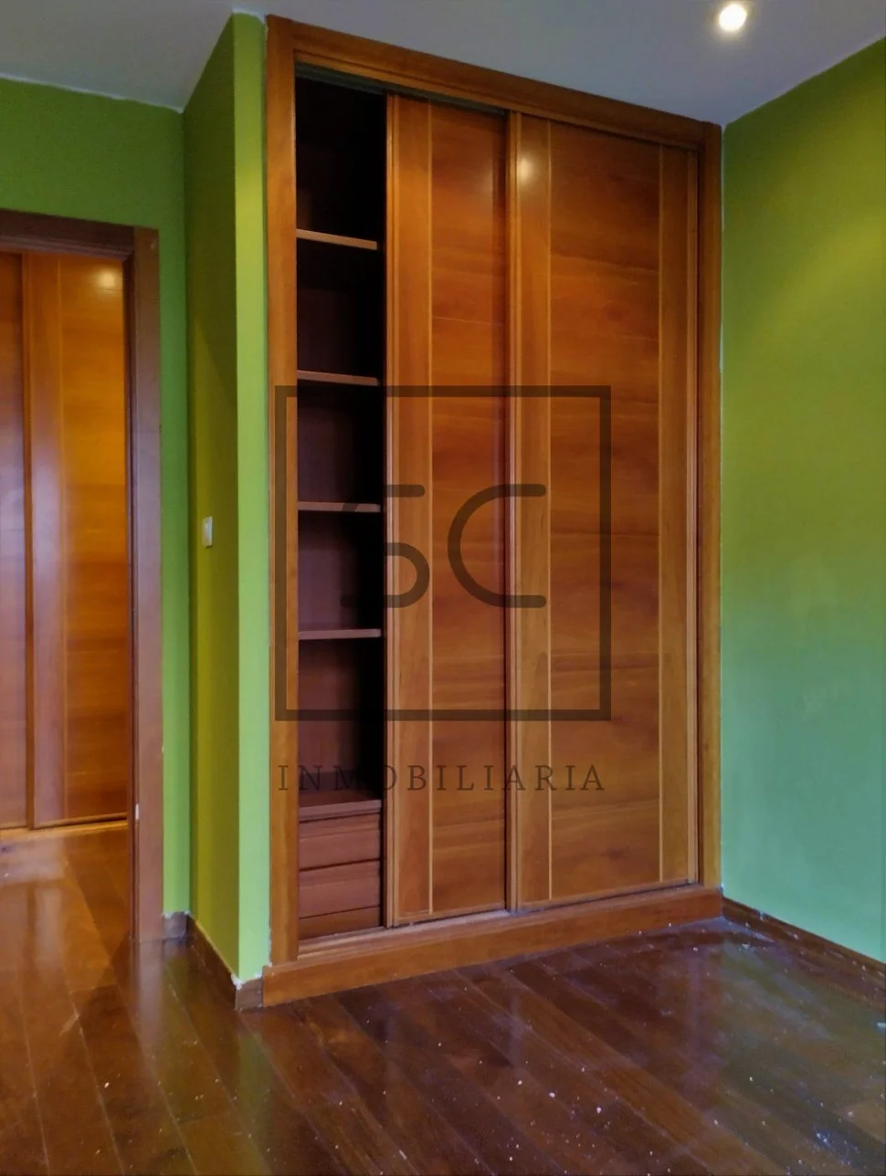 Piso muy amplio con ascensor, garaje y trastero