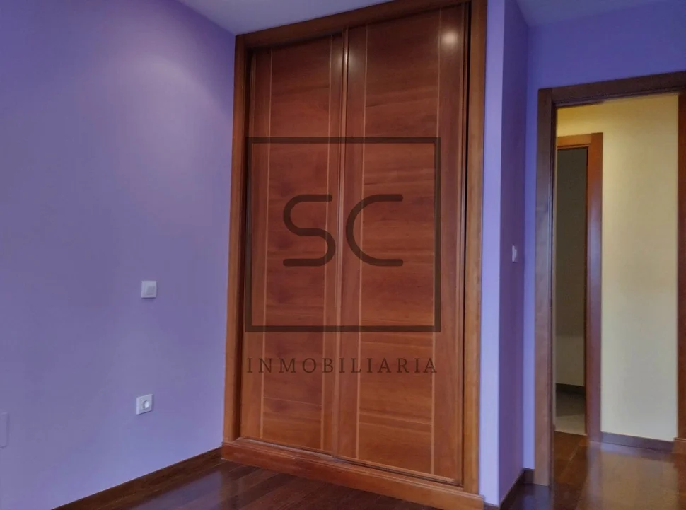 Piso muy amplio con ascensor, garaje y trastero