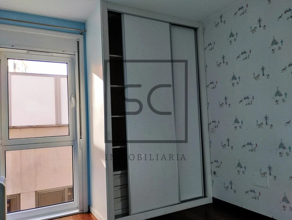 Piso muy amplio con ascensor, garaje y trastero