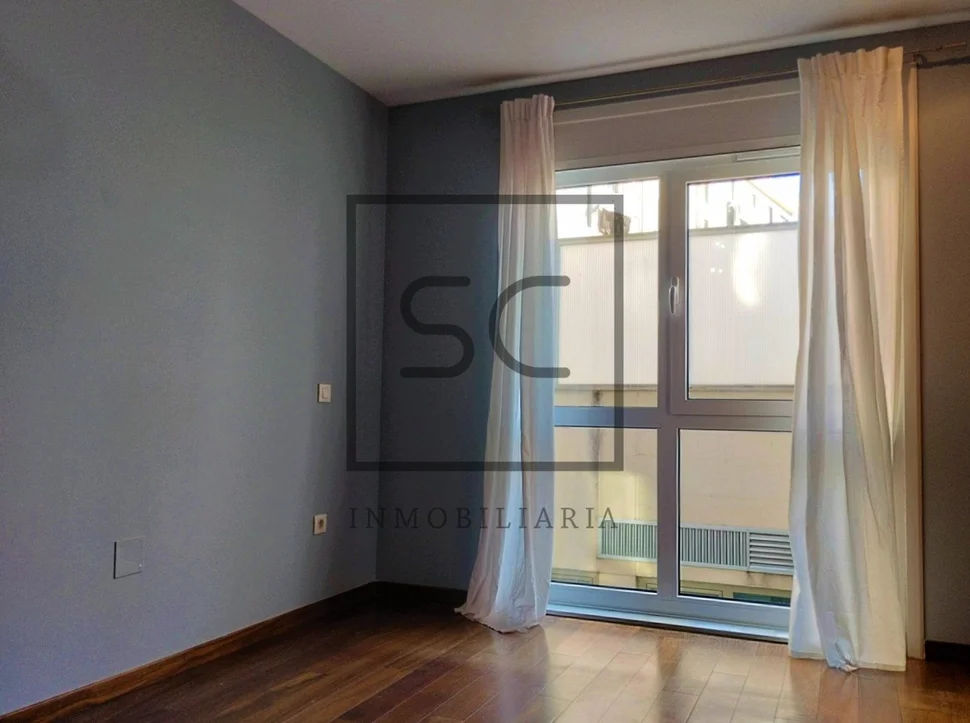 Piso muy amplio con ascensor, garaje y trastero