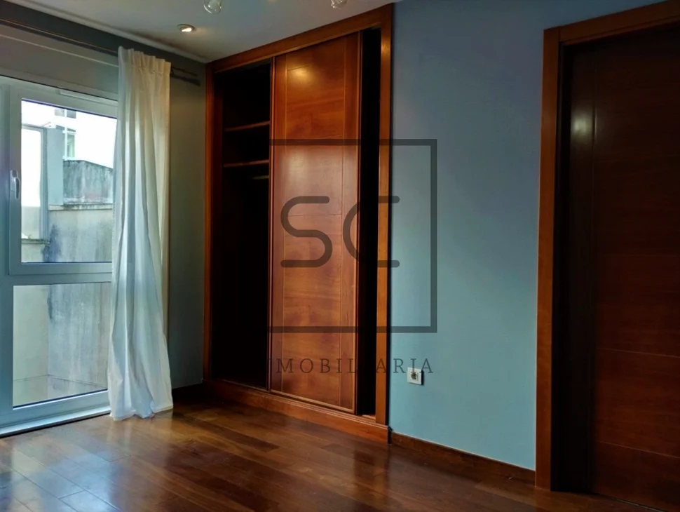 Piso muy amplio con ascensor, garaje y trastero