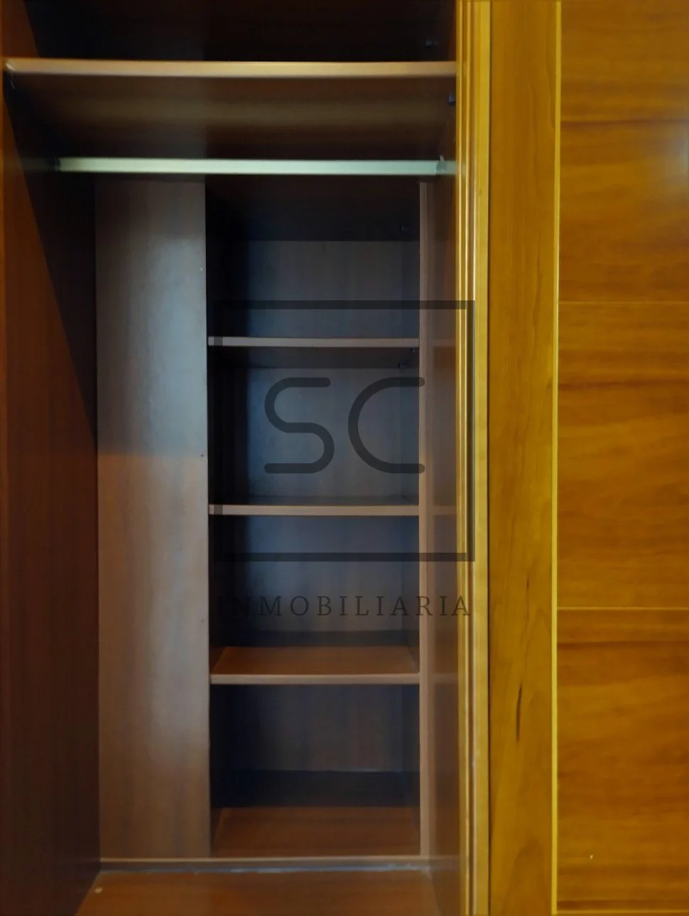 Piso muy amplio con ascensor, garaje y trastero