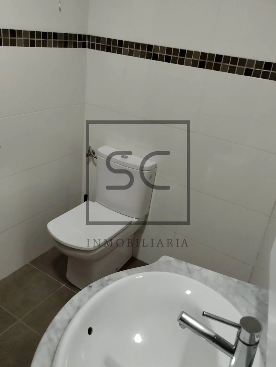 Piso muy amplio con ascensor, garaje y trastero