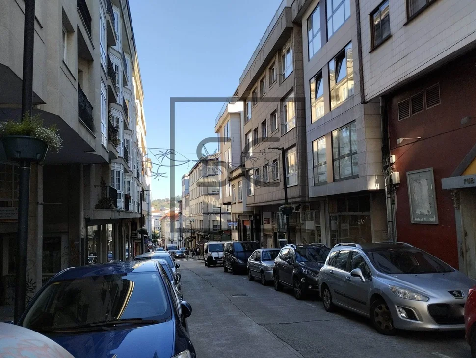 Piso muy amplio con ascensor, garaje y trastero