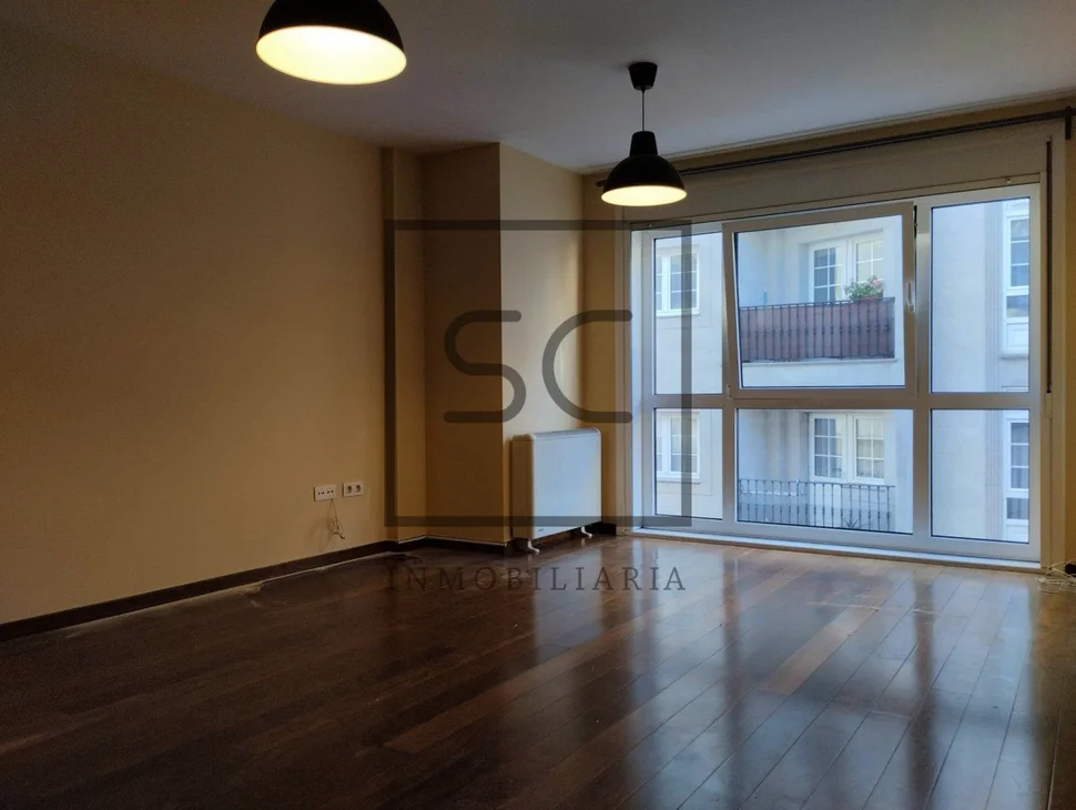 Piso muy amplio con ascensor, garaje y trastero