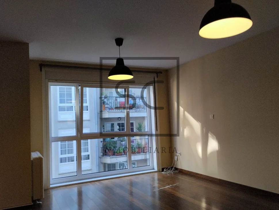 Piso muy amplio con ascensor, garaje y trastero