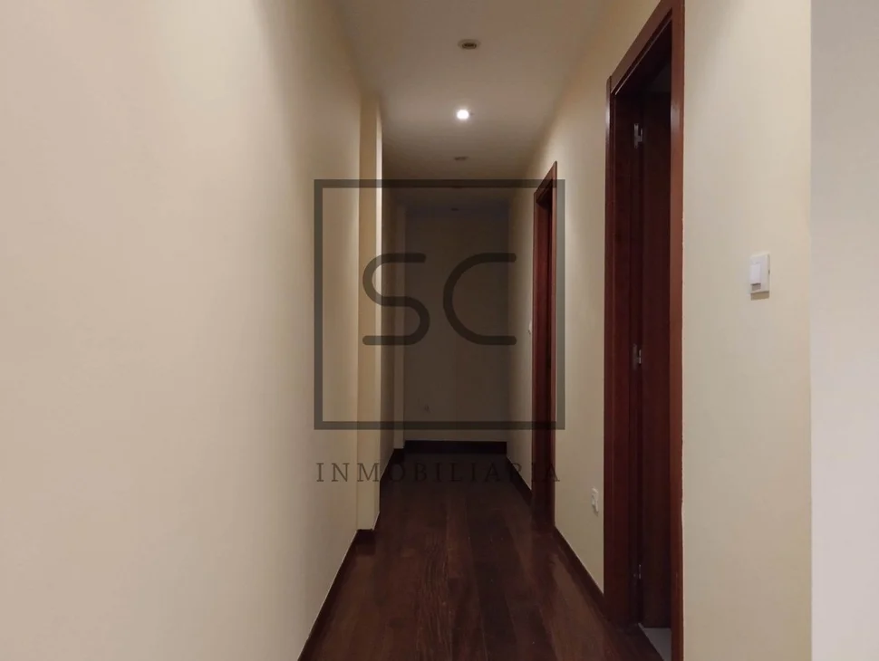 Piso muy amplio con ascensor, garaje y trastero