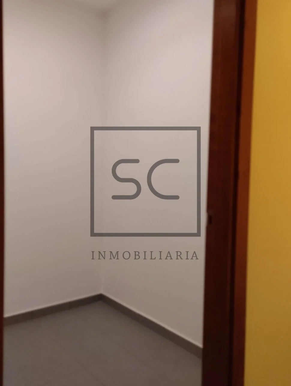 Piso muy amplio con ascensor, garaje y trastero