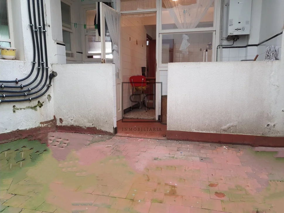 Piso con terraza y amplio balcón