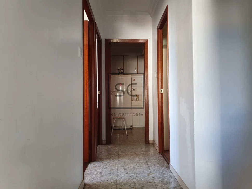 Piso con terraza y amplio balcón