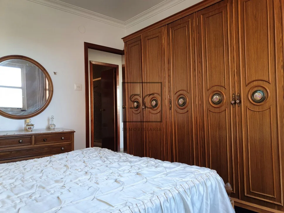 Piso con terraza y amplio balcón