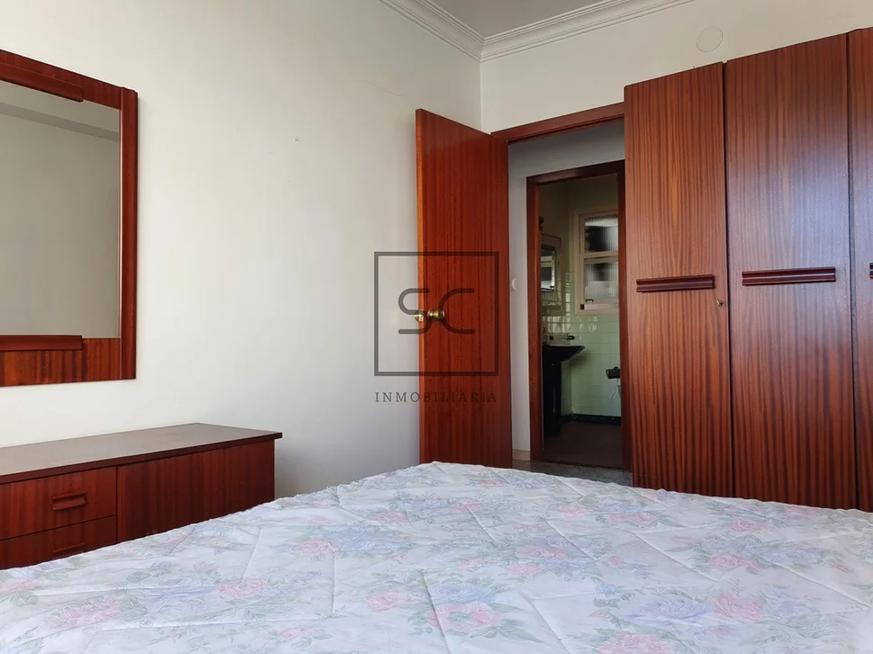 Piso con terraza y amplio balcón