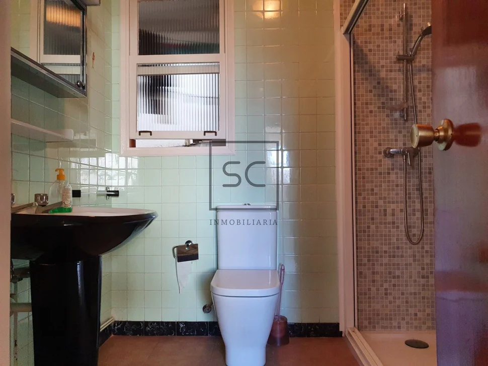 Piso con terraza y amplio balcón