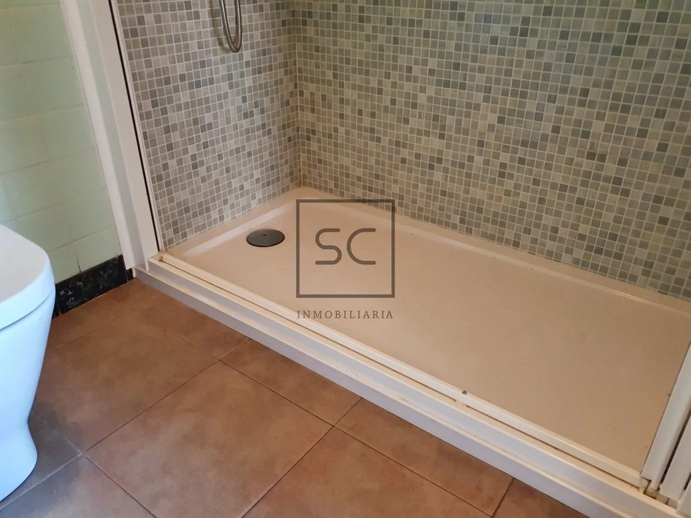 Piso con terraza y amplio balcón