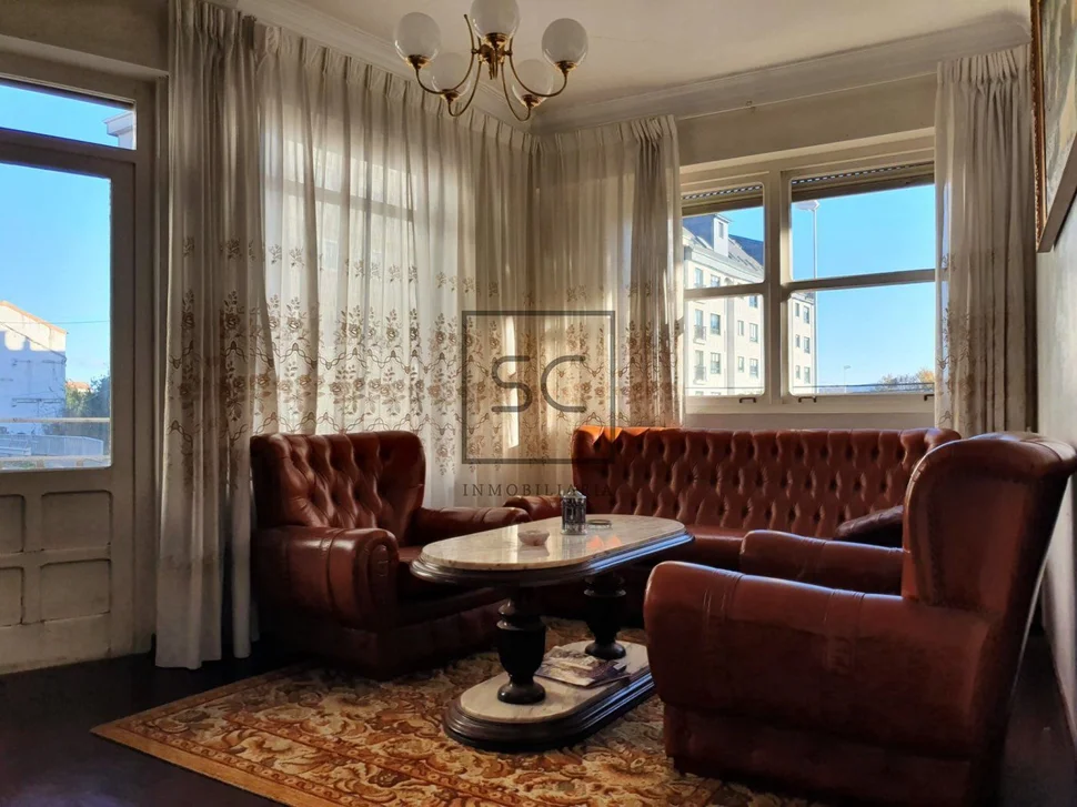 Piso con terraza y amplio balcón