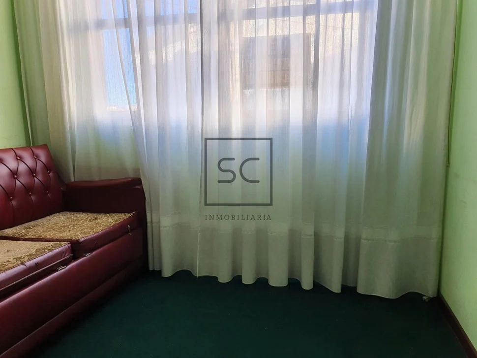 Piso con terraza y amplio balcón