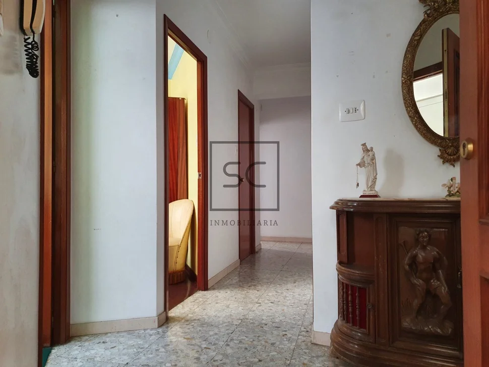 Piso con terraza y amplio balcón