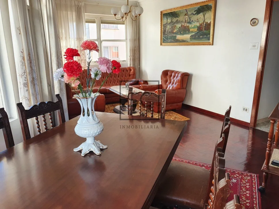 Piso con terraza y amplio balcón