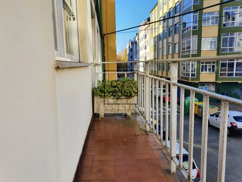 Piso con terraza y amplio balcón