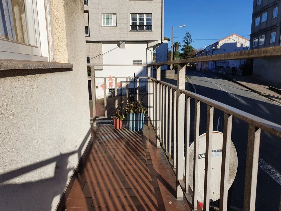 Piso con terraza y amplio balcón