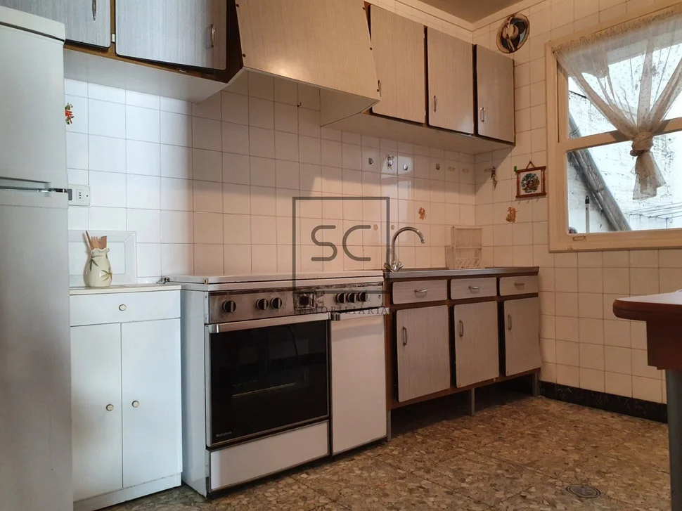 Piso con terraza y amplio balcón