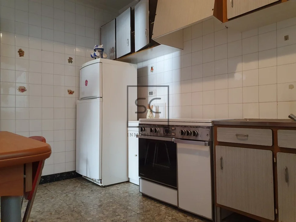 Piso con terraza y amplio balcón