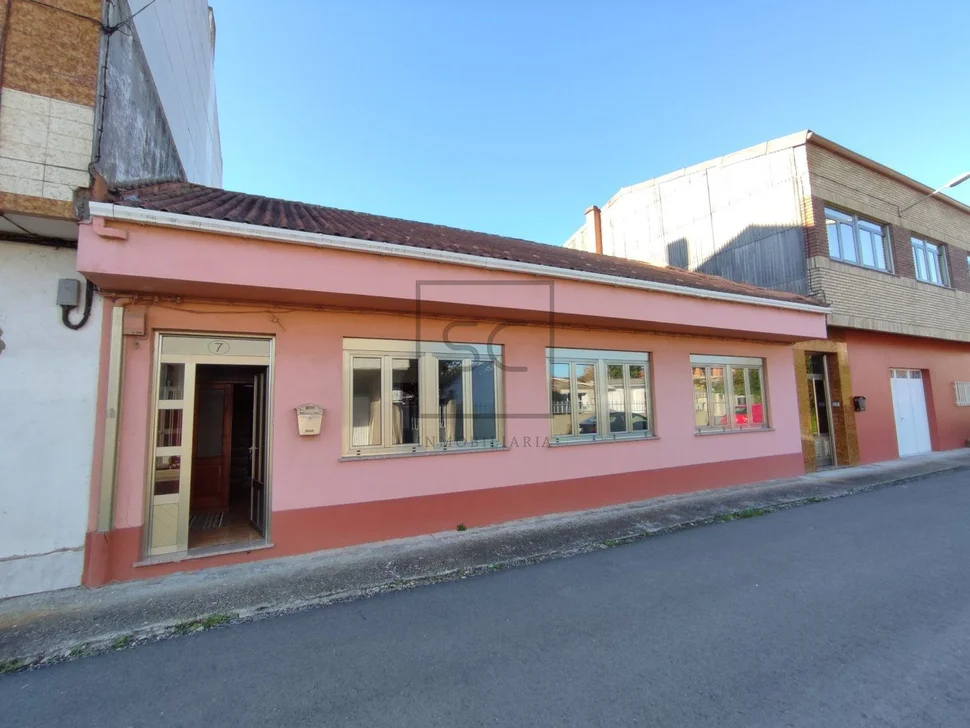 Casa de planta baja mas ático con patio en la faisca, narón