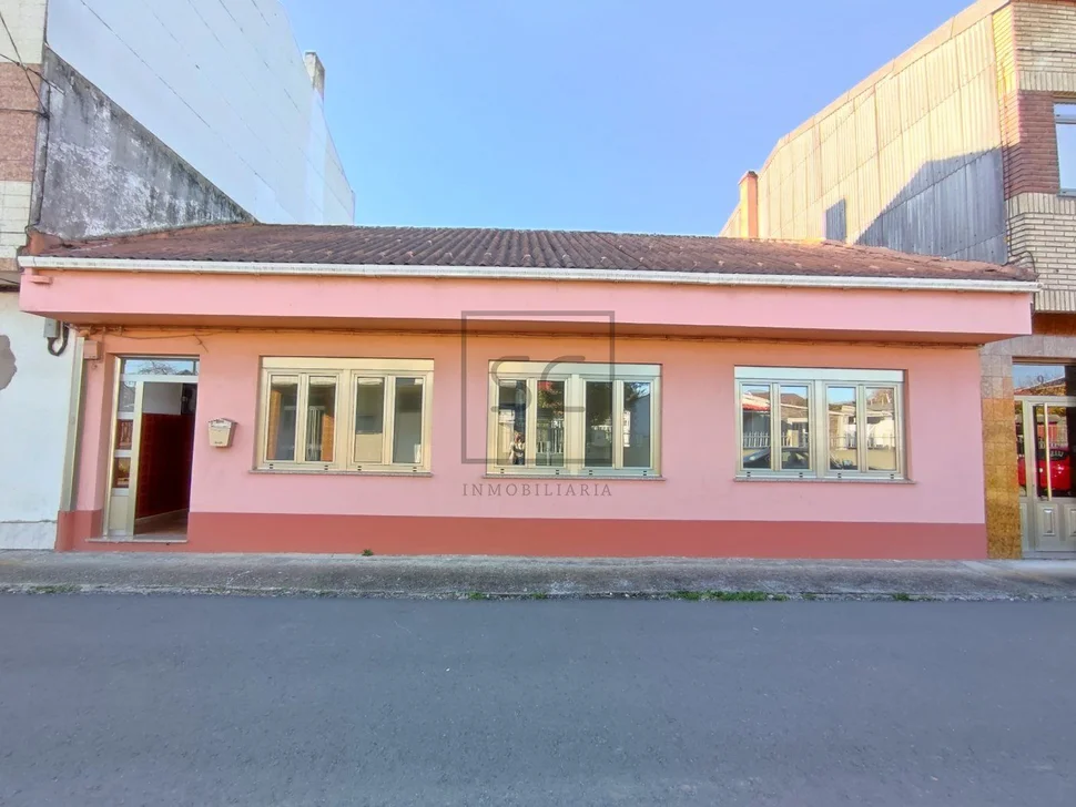 Casa de planta baja mas ático con patio en la faisca, narón