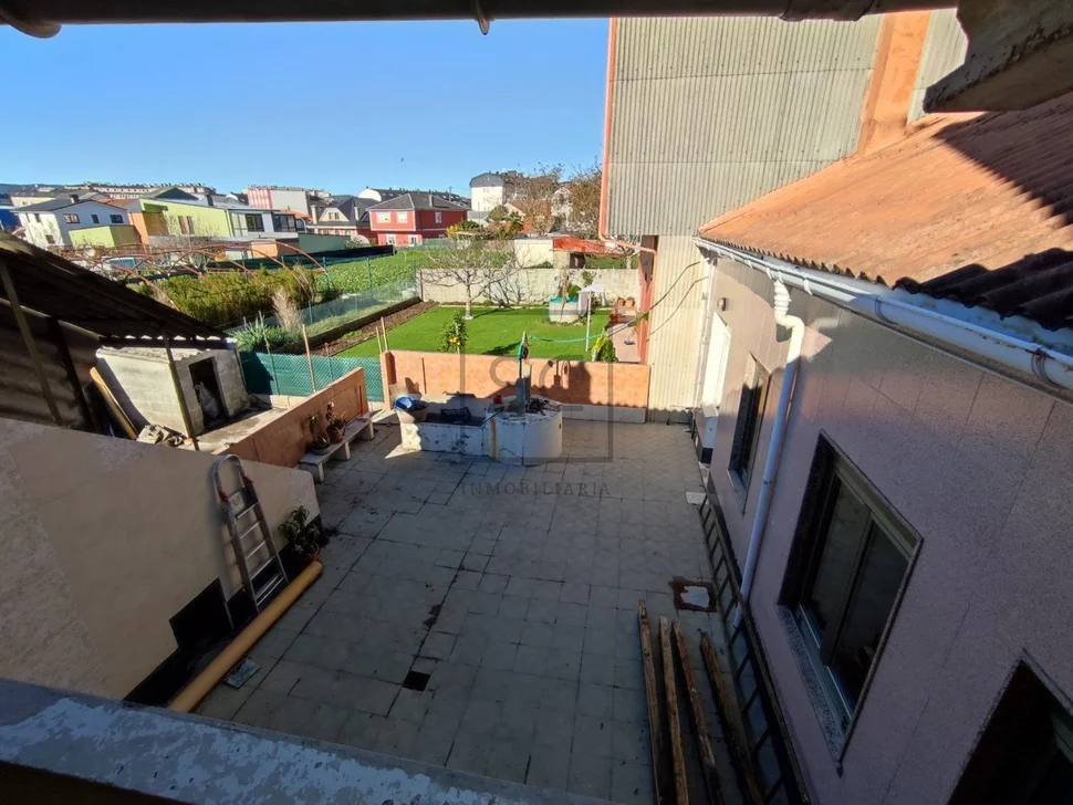 Casa de planta baja mas ático con patio en la faisca, narón