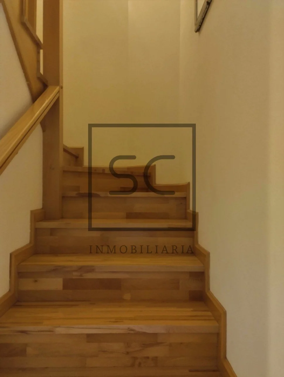 Chalet adosado con jardín