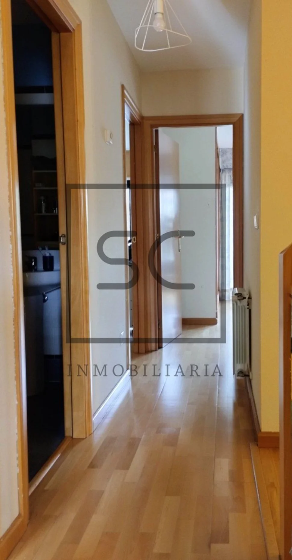 Chalet adosado con jardín