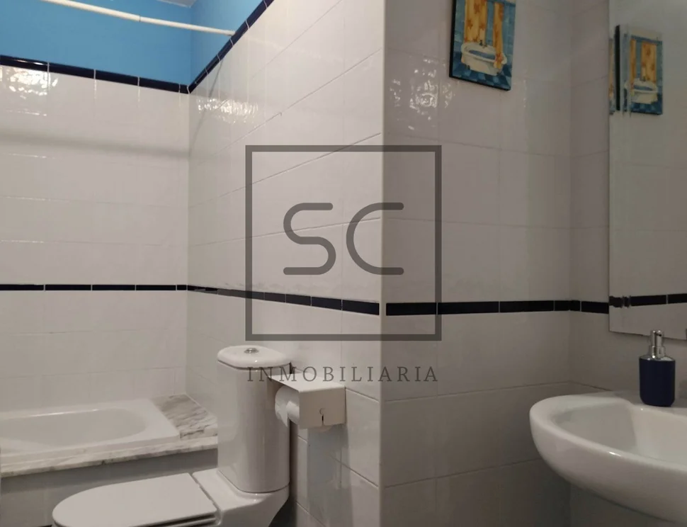 Chalet adosado con jardín