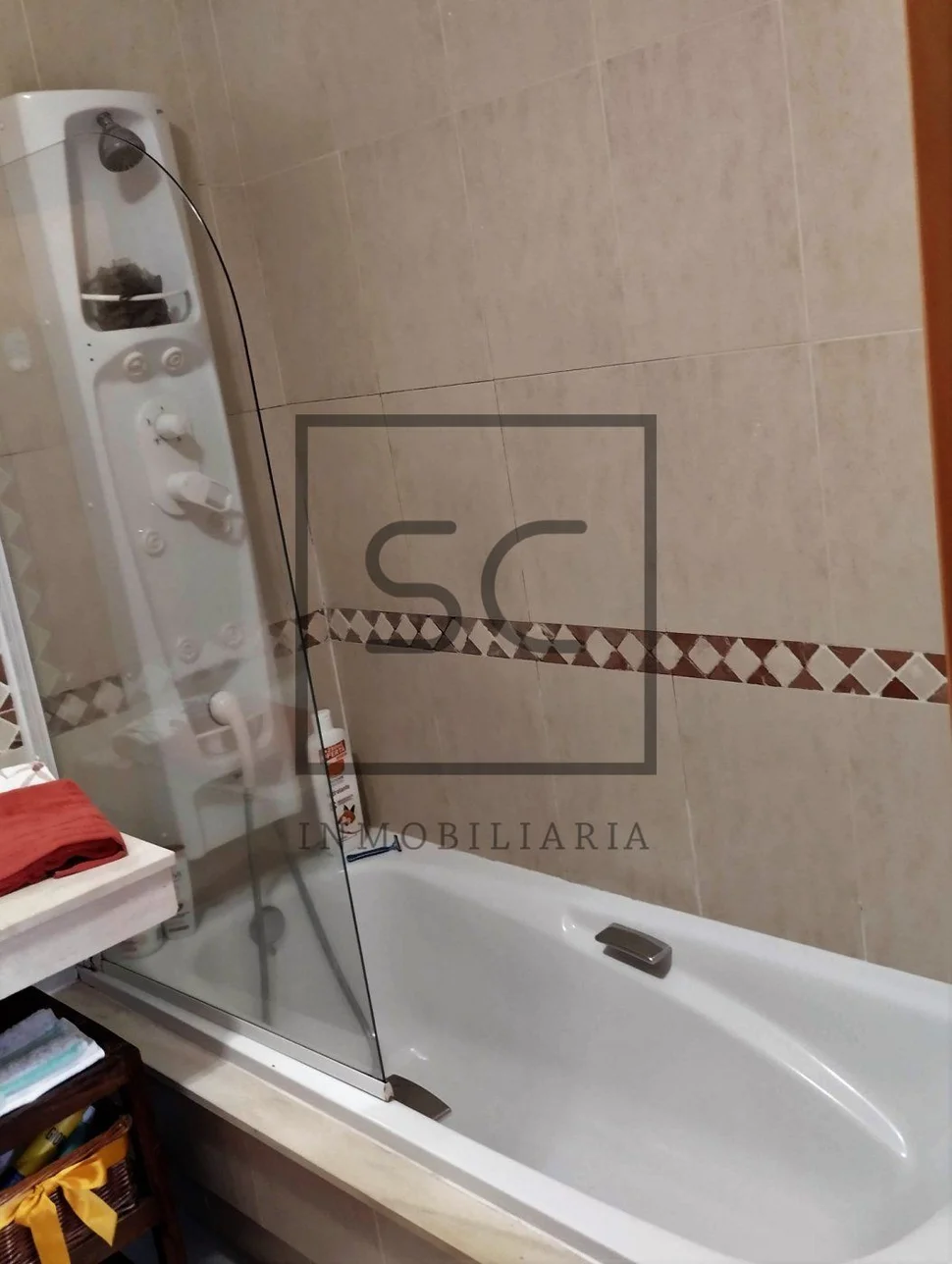 Chalet adosado con jardín