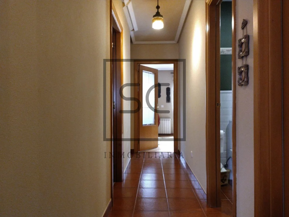 Chalet adosado con jardín