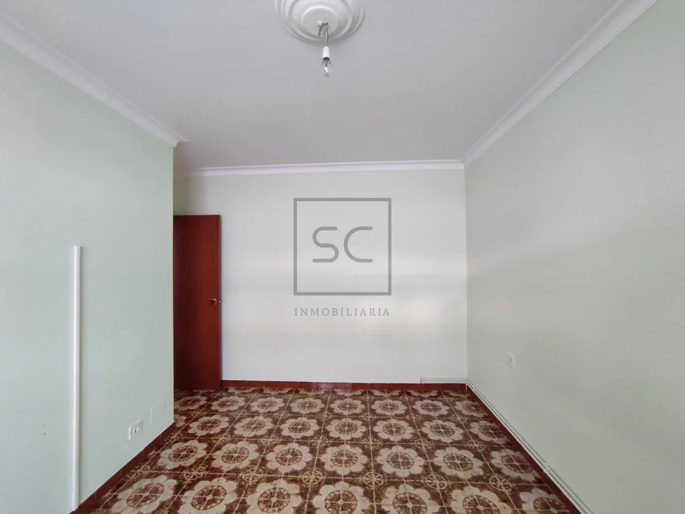 Céntrico piso con ascensor en narón, narón