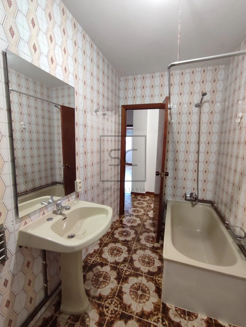 Céntrico piso con ascensor en narón, narón