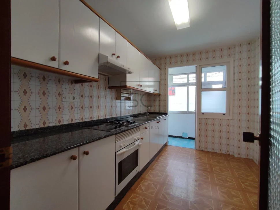 Céntrico piso con ascensor en narón, narón