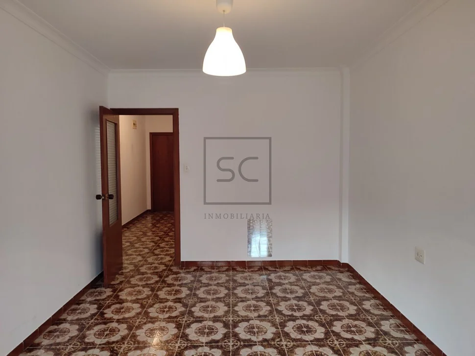 Céntrico piso con ascensor en narón, narón